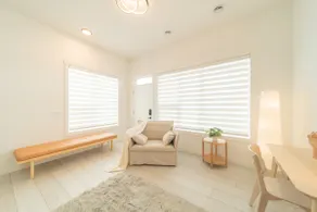 Luxury city skyline view New Corner Townhome - Image 3