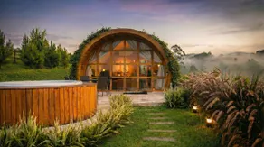 Cocoon overlooking the mountains - Image 2