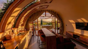 Cocoon overlooking the mountains - Image 3