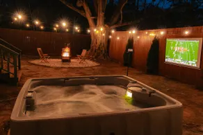 Speakeasy, Hot Tub, Putt Putt, Outdoor Theatre, 8 minutes from Downtown Greenville - Image 2