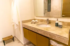 Luxury apartment in Montebello with pool - Image 4