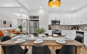 5BR Large townhouse | parking + train - Image 4