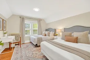 5BR Large townhouse | parking + train - Image 5