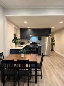 New Remodel Sunset 3 Br King Suite with Parking - Image 2