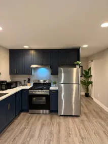 New Remodel Sunset 3 Br King Suite with Parking - Image 5