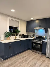 New Remodel Sunset 3 Br King Suite with Parking - Image 3
