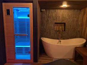 The Lion's Den Suite and Spa - Image 3