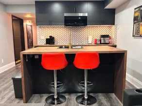 The Lion's Den Suite and Spa - Image 4
