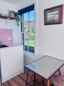 Kuranulla ‘Place of pink seashells’ cottage - Image 4