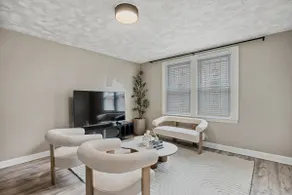Retro Chic Retreat: Cozy DC Unit - Image 3