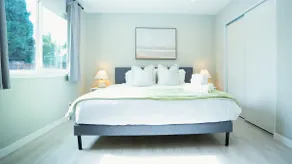 Modern Spacious 5BR Retreat -Games & Large Yard - Image 5