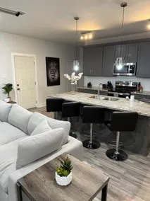 Modern & Cozy Townhouse 3 Bd HTX (NRG, Med Center) - Image 2