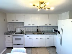 Lofty 8 Retreat - Image 2