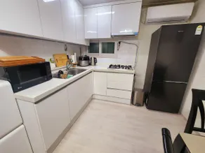 [Haha Accommodation OPEN] 7 minutes walk from Yeonsin Station/Hotel bedding/65-inch TV/Air dresser/Air purifier - Image 4