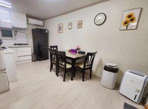 [Haha Accommodation OPEN] 7 minutes walk from Yeonsin Station/Hotel bedding/65-inch TV/Air dresser/Air purifier - Image 5