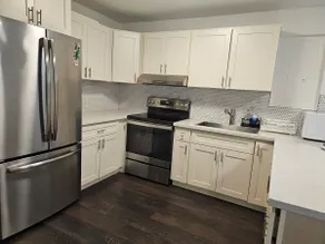 Peaceful Airport Guest Suite - Image 3