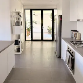 3BR Central renovated home - Image 2