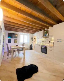 MIK House/Netflix/near train station - Image 4