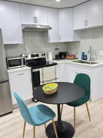 Modern Comfort in West Edmonton - Image 4