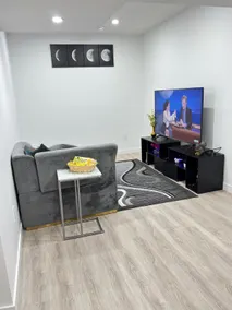 Modern Comfort in West Edmonton - Image 5