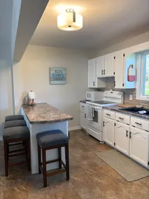 Riverside Landing Cottage: Waterfront with Hottub - Image 5