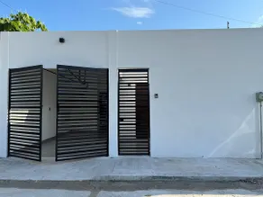 Modern House with Hot Tub: Close to the Multiplaza. - Image 3