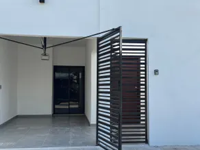 Modern House with Hot Tub: Close to the Multiplaza. - Image 5