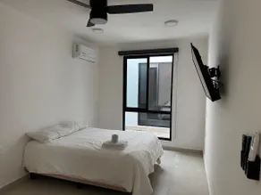 Modern House with Hot Tub: Close to the Multiplaza. - Image 3