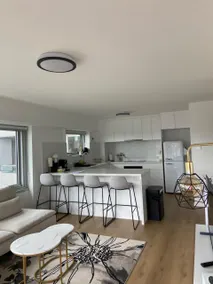 Deluxe Harbour Bridge View+ Free Parking Sleeps 5 - Image 3