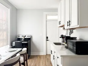 Local 1 Bed Room in Columbus | Cozy Corner Retreat - Image 3