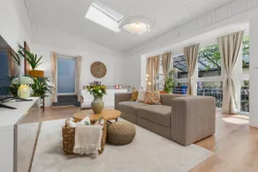 Charming 2-Story City Town House - Image 3