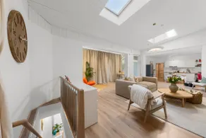 Charming 2-Story City Town House - Image 4