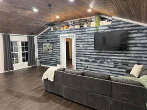 Big Daddy's Farmhouse - Image 2