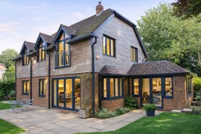 Winchester Spacious 4-Bed Home | Parking + Garden - Image 2
