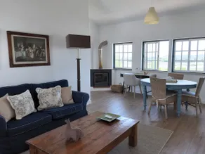Boutique One-Bedroom Apartment with Living Area - Image 2