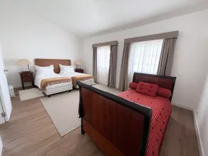 Boutique One-Bedroom Apartment with Living Area - Image 3