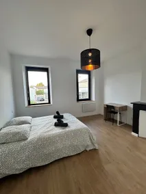 Beautiful duplex, easy parking. - Image 2