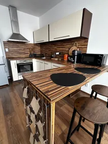 Orange apartment with parking space in the city center - Image 4
