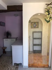 House 2 people - Image 2