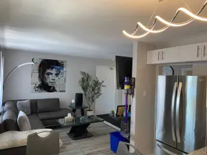 Modern 3 Bed Condo Near Argyle Mall + Free Parking - Image 3