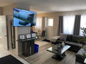 Modern 3 Bed Condo Near Argyle Mall + Free Parking - Image 4