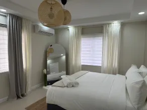 The Sands- 1 King bed Apt 6 mins from airport. - Image 3