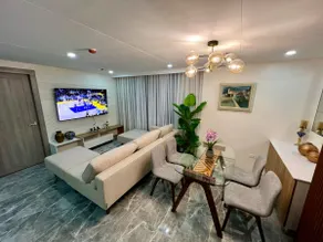 City Hub: Modern 2BR Air-conditioned Unit - Image 4