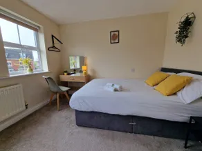 3 Bedrooms/6 Beds/2 Shower/Sleeps 6/With Parking! - Image 4