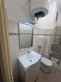 Apartment with terrace - Image 3