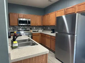 Modern Cozy Retreat / Close to Downtown & Midtown - Image 4