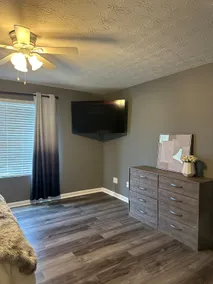 Modern Cozy Retreat / Close to Downtown & Midtown - Image 5