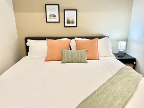Nice & Lofty 1bed/1bath in DSM - Pool-Gym-Parking - Image 2