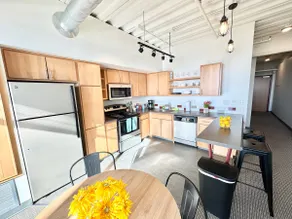 Nice & Lofty 1bed/1bath in DSM - Pool-Gym-Parking - Image 3