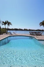 Lakeside Palm Escape - Image 5